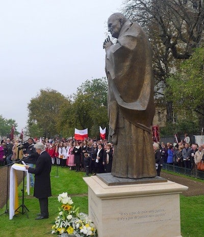 Retour sur l'inauguration de la statue de Jean-Paul II à Paris L'Homme Nouveau