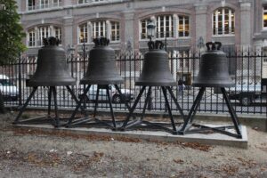 4096px Anciennes cloches de la cathedrale Notre Dame de Paris le 6 aout 2014 01 cloches