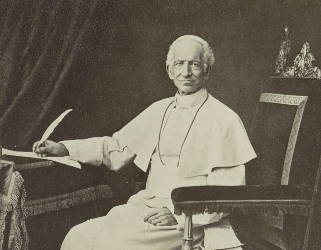 Pope Leo XIII RP F F01125 35 scaled e1750752982187 résigner