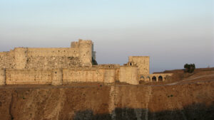 Les croisades (6) | Les ordres militaires, des armées permanentes au service du pape 2 Krak des Chevaliers Crusader Castle at sunset Syria ordres militaires