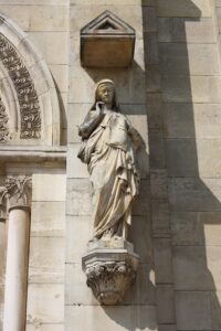 La Tunique d'Argenteuil (6) | La Tunique est bien un vêtement hébreu 1 1024px Argenteuil Basilique Saint Denys 562 tunique