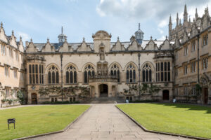 Newman (3/3) : Premier de cordée 1 3 Quadrangle Oriel College Oxford Quadrangle Oriel College Oxford by Christine Matthews CC BY SA 2.0 newman