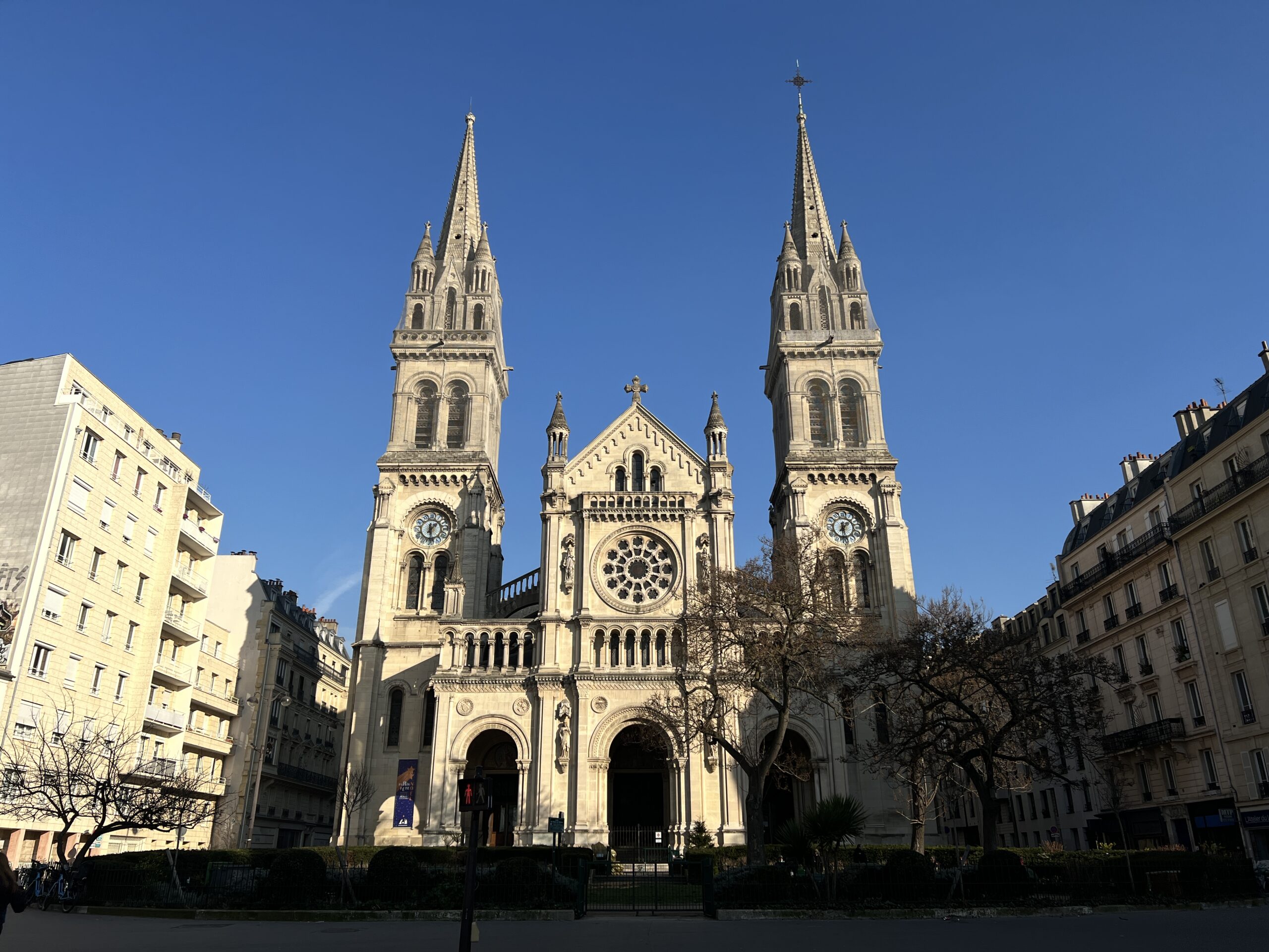 Église_Saint_Ambroise_- Chabe01, CC BY-SA 4.0 Bataclan 13 novembre