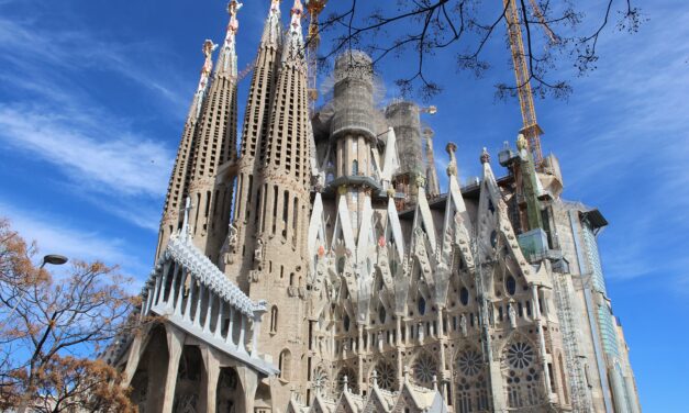 Centenaire de Gaudí (2/4) : Entre modernité radicale et théologie de la pierre