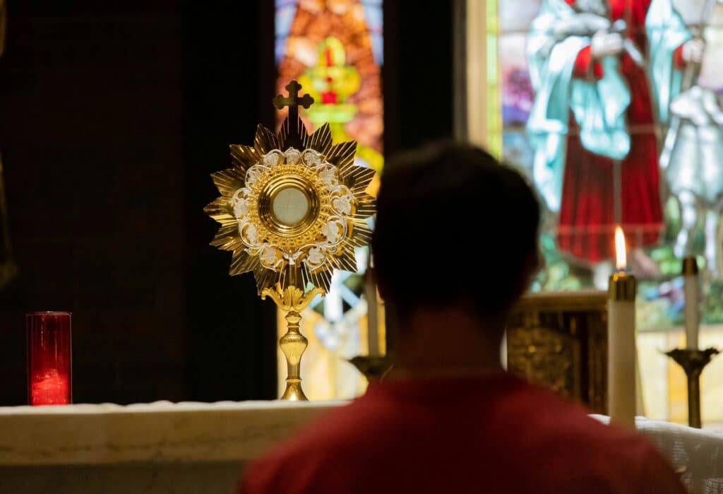 ostensoir adoration adorer