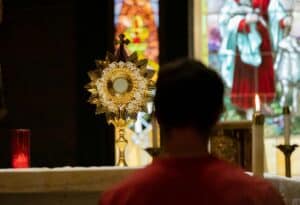 ostensoir adoration adorer