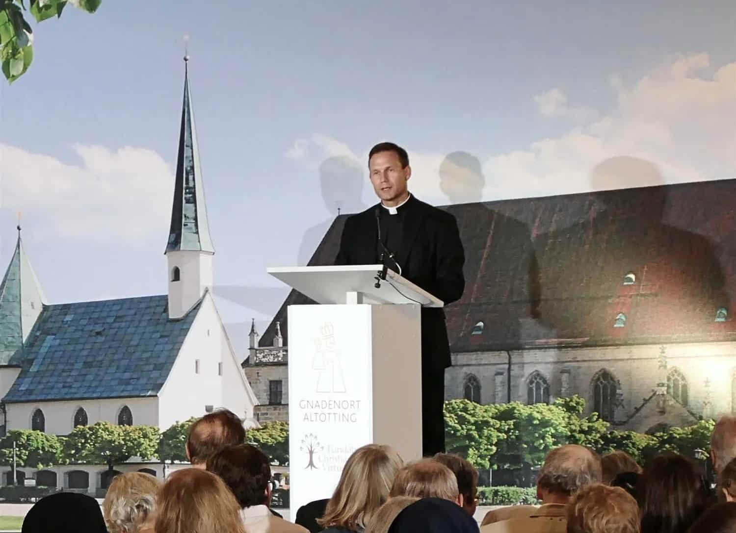 events-intro symposium benoît xvi Ratzinger