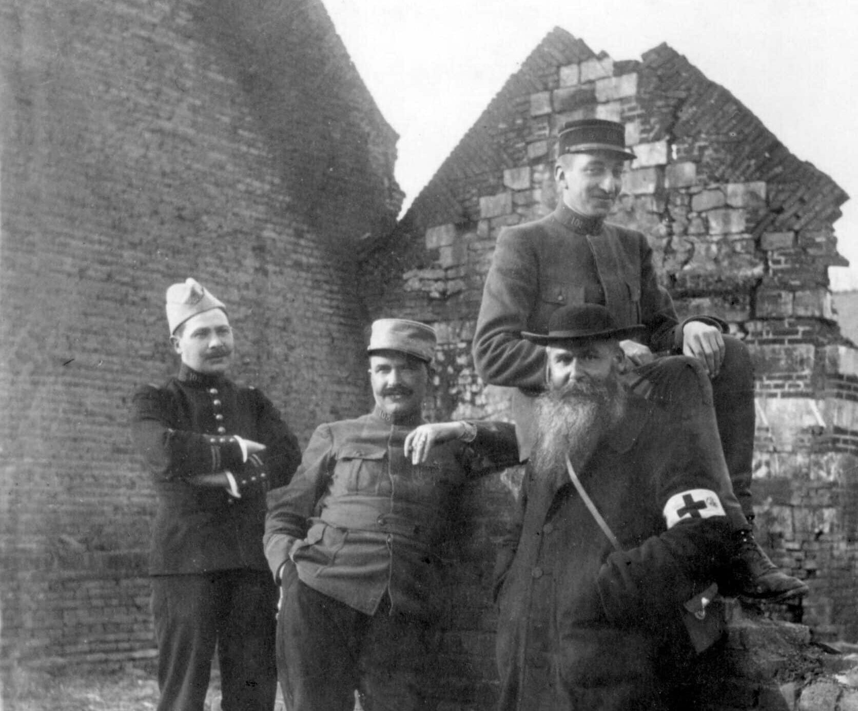 1915-18_Officiers Père Brottier aumônier guerre
