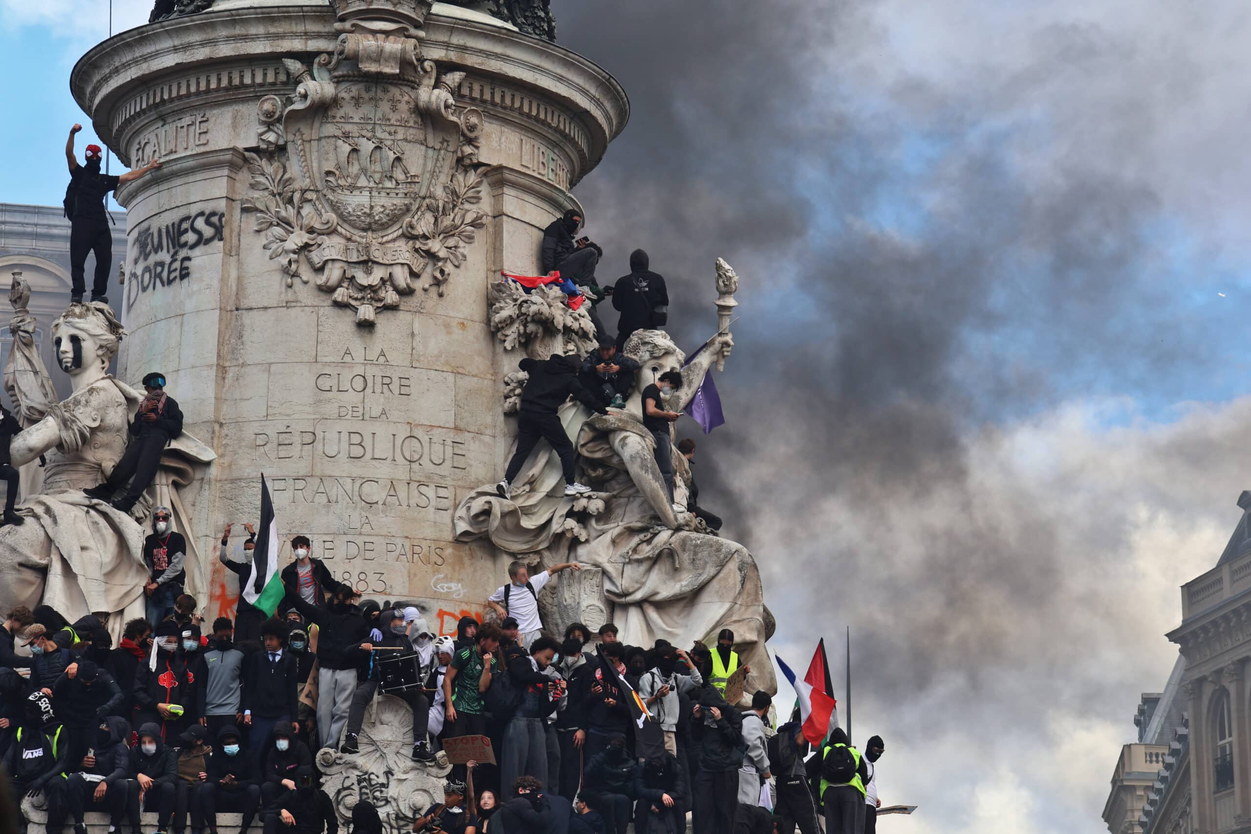Mettre le feu 1 Manifestation du 17 octobre 2026 a Paris FreCha CC BY SA 4.0 scaled feu
