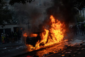 feu jeune jeunesse pape manifestations